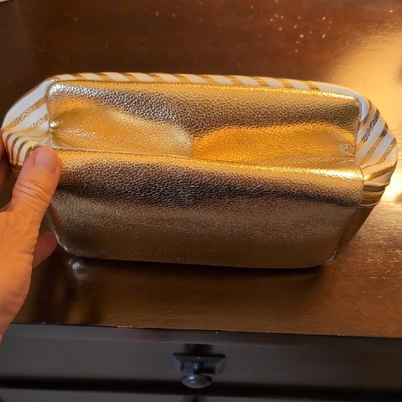 Shiseido Gold and White Patterned Makeup Or Cosmetic Bag, NWT - Picture 4 of 6